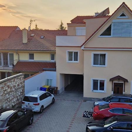 Pod Vinici Hotel Mikulov Exterior foto