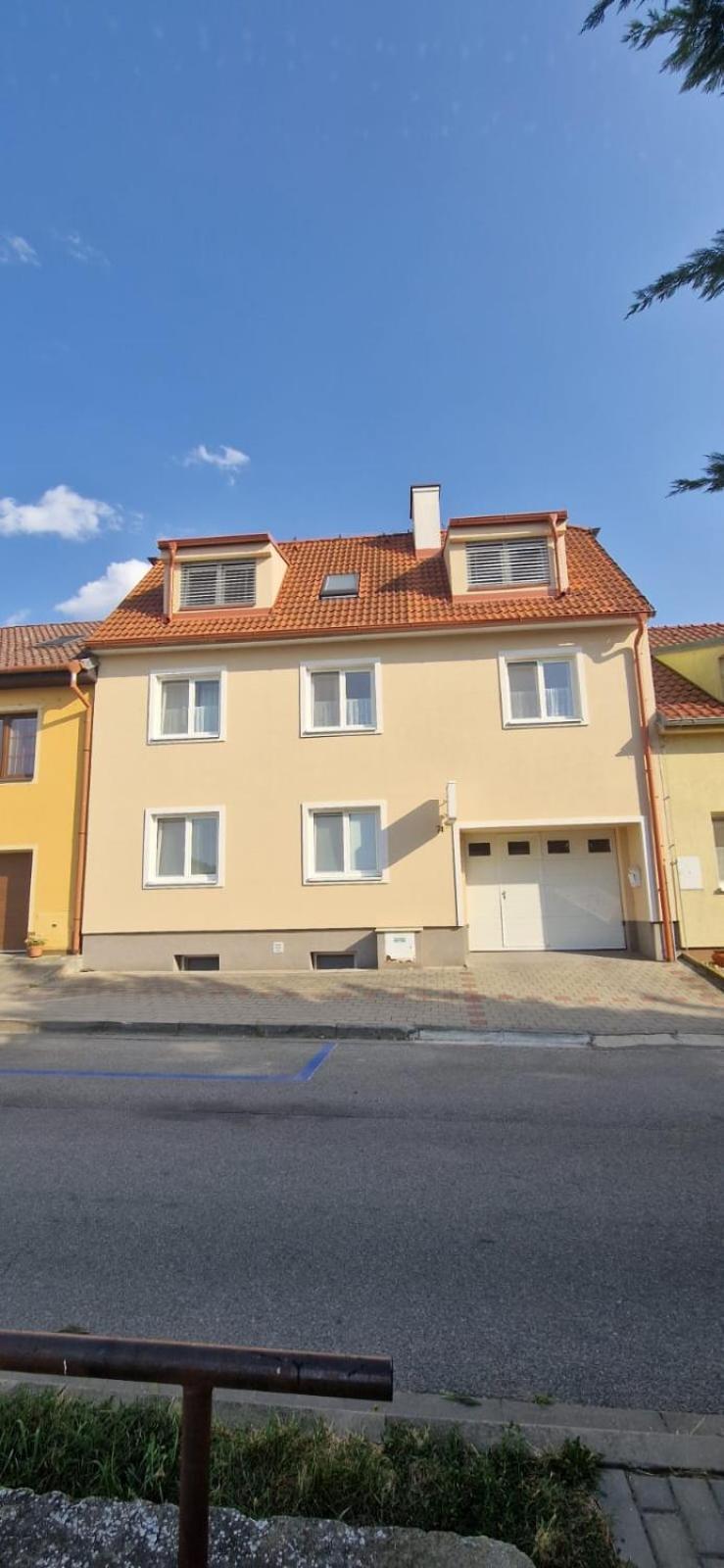 Pod Vinici Hotel Mikulov Exterior foto